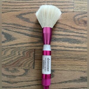 Victoria’s Secret shimmer powder bombshell